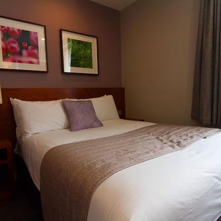 Best Western Ship Hotel Вейбридж Экстерьер фото