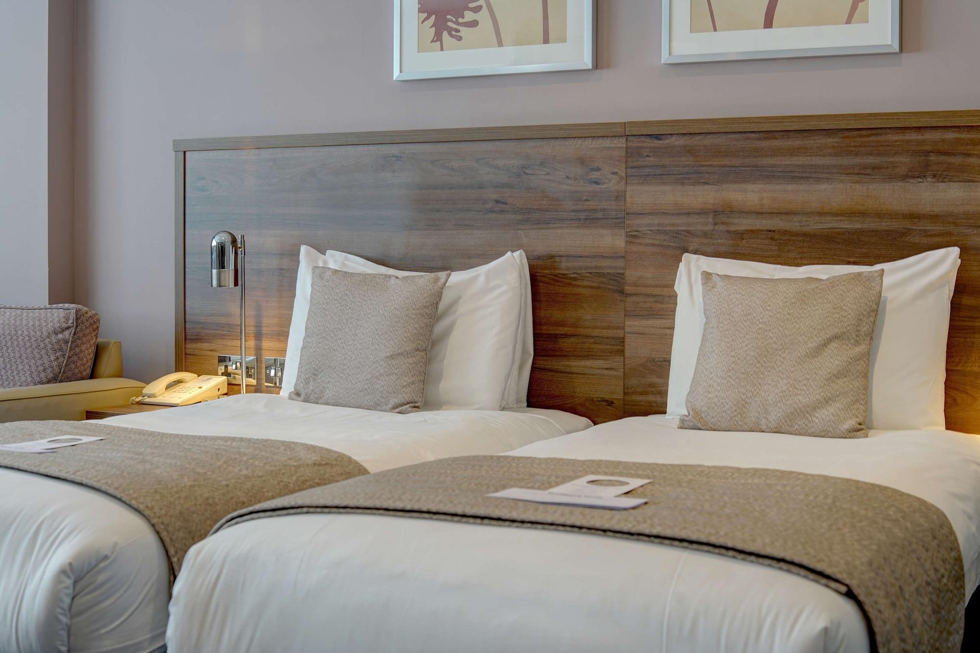 Best Western Ship Hotel Вейбридж Экстерьер фото