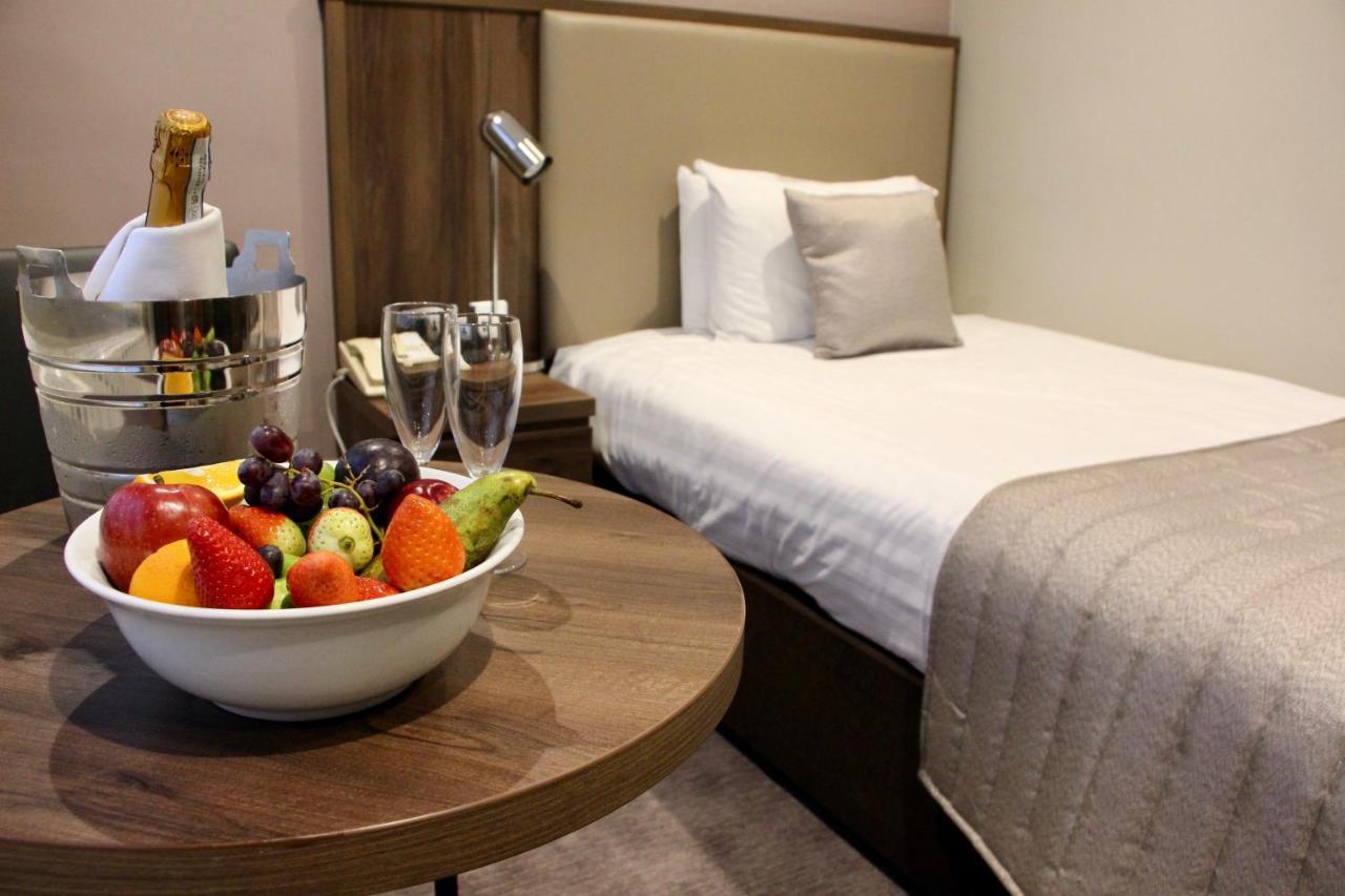 Best Western Ship Hotel Вейбридж Экстерьер фото